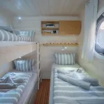 Magisches Abenteuer-hausboot Juno