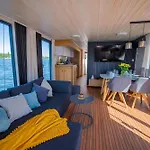 Magisches Abenteuer-hausboot Juno Botel