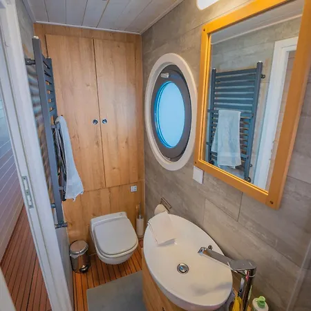 Magisches Abenteuer-hausboot Juno Πλωτό κατάλυμα *