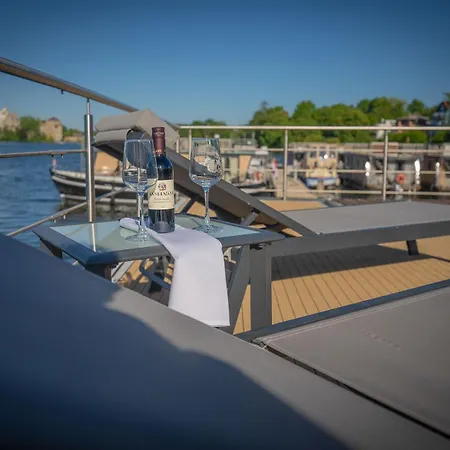 ספינת מלון Magisches Abenteuer-hausboot Juno *