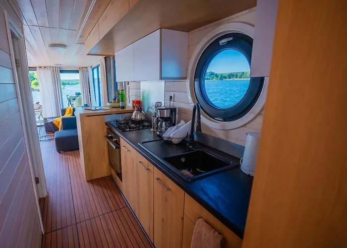 Magisches Abenteuer-hausboot Juno بوتيل