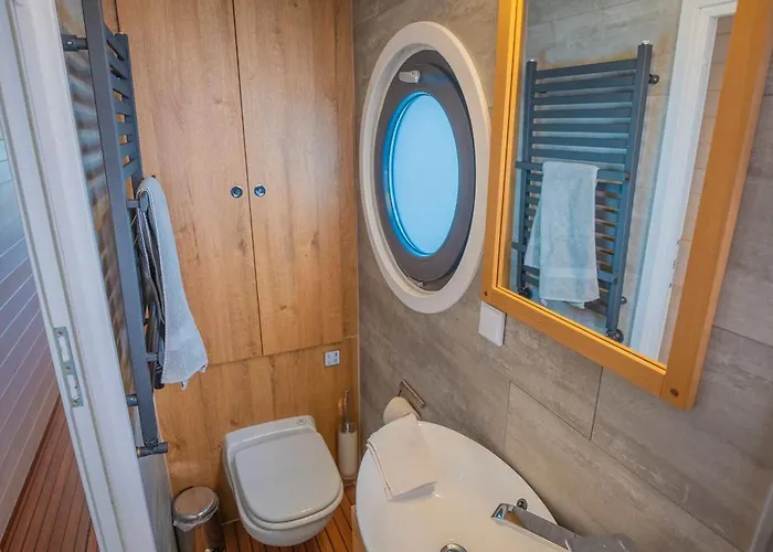 Magisches Abenteuer-hausboot Juno بوتيل *