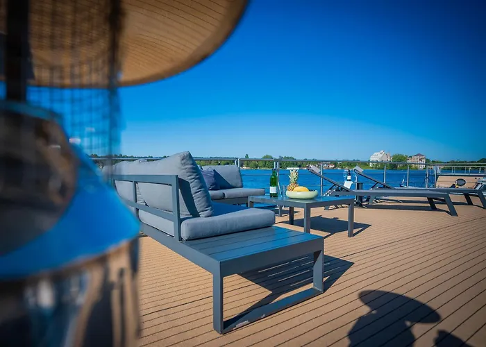 Magisches Abenteuer-hausboot Juno بوتيل *